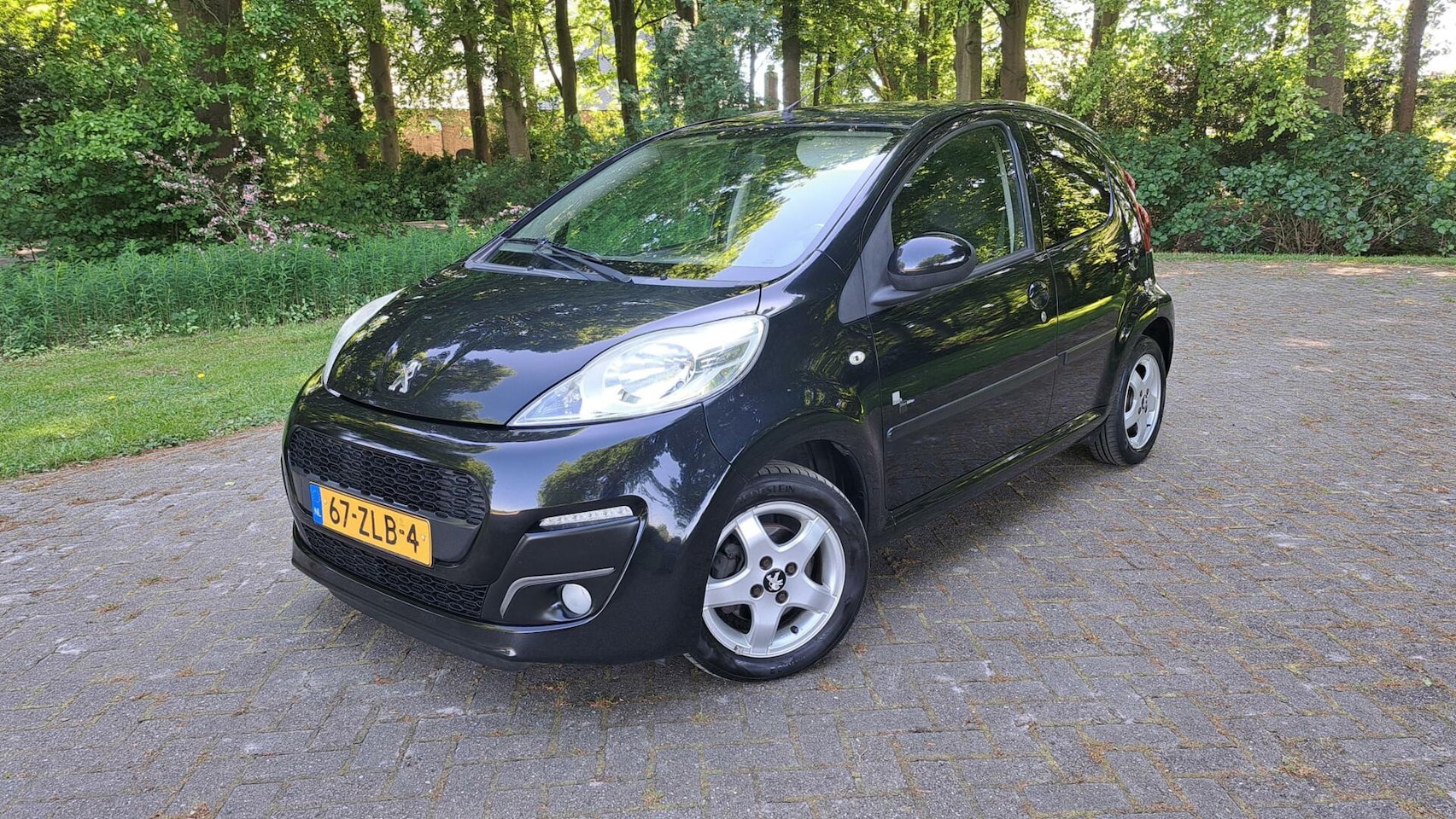 Peugeot 107 - 1.0 Black & Silver LEDER PRIVACY GLASS NW APK - AutoWereld.nl