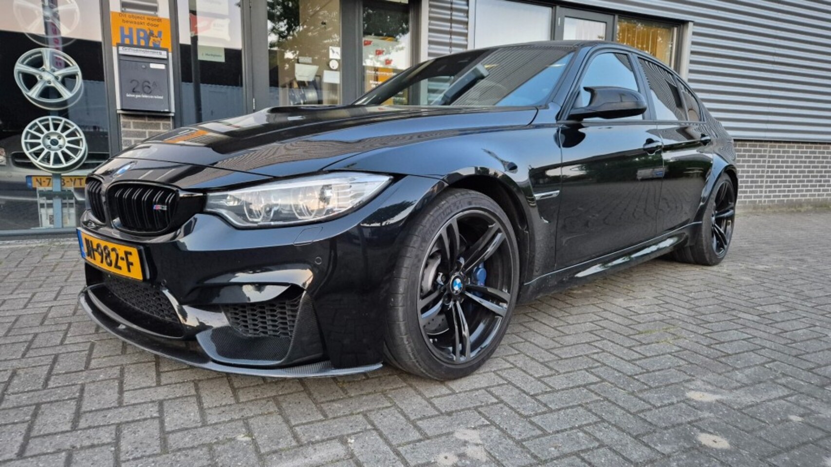 BMW M3 - F80 LEDER NAVI CRUISE PDC CARBON BLACK ON BLACK - AutoWereld.nl