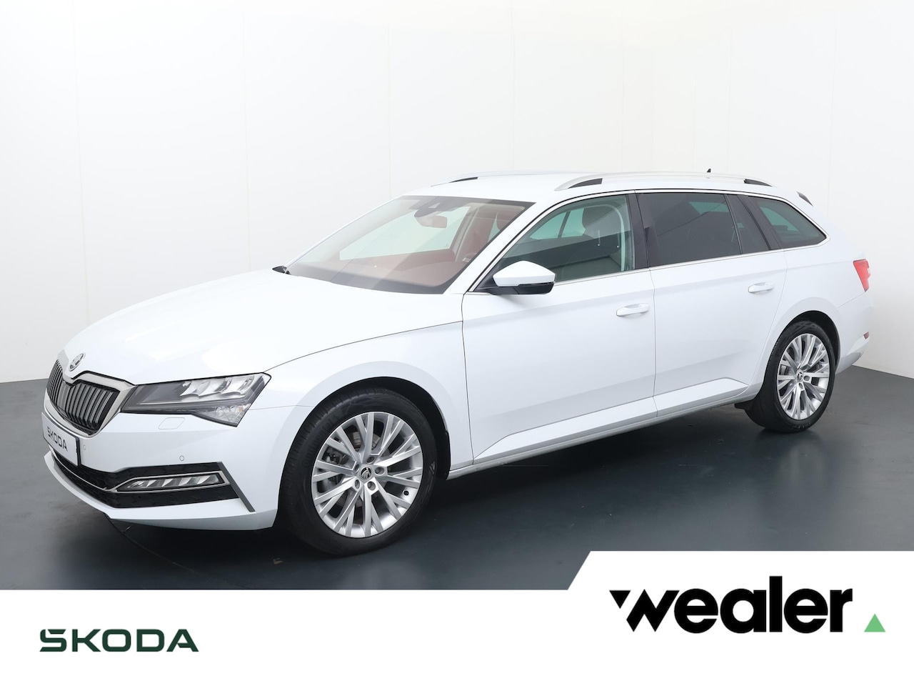 Skoda Superb Combi - 1.4 TSI iV Business Edition Plus | 218 PK | Lichtmetalen velgen 18"| El. achterklep | Cant - AutoWereld.nl