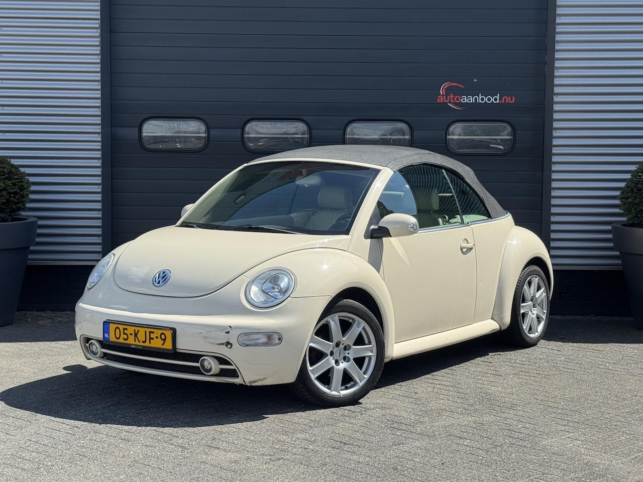Volkswagen New Beetle Cabriolet - 1.6 | Airco | Stoelverwarming | Lichtmetalen Velgen | - AutoWereld.nl