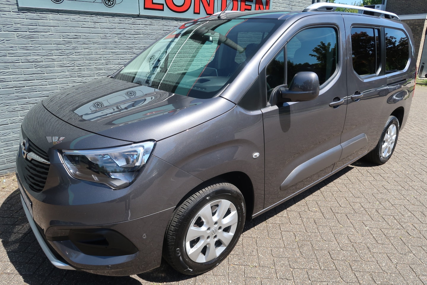 Opel Combo Life - life 1.2 turbo innovation automaat Eerste eigenaar Nieuwe distributie - AutoWereld.nl