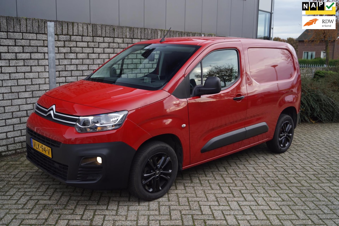 Citroën Berlingo - 1.5 BlueHDI Driver 131 PK Autom Adaptieve Cruise Navi Clima Camera Head-Up 2x PDC LMV Trek - AutoWereld.nl