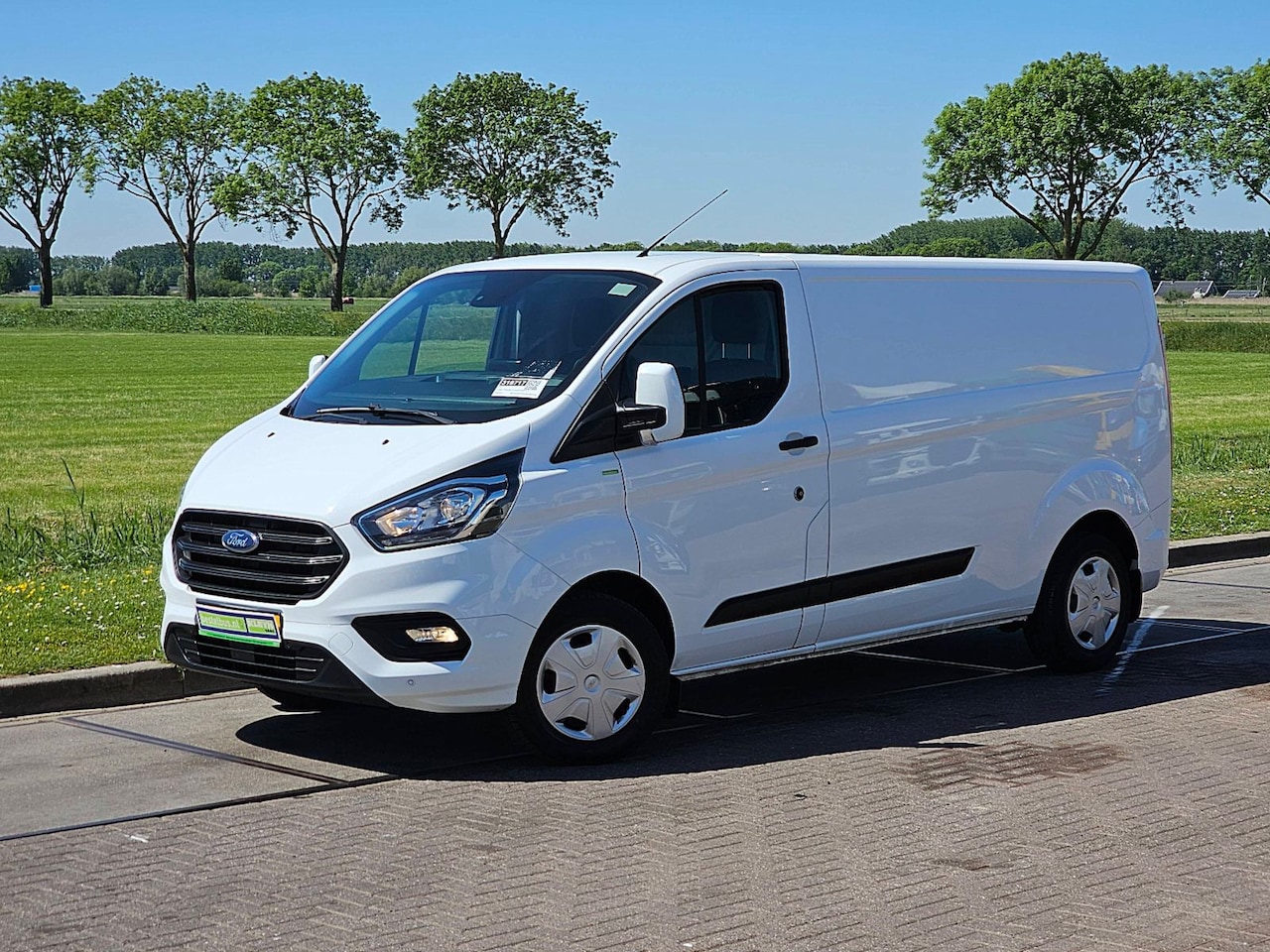 Ford Transit Custom - 2.0 L2H1 Navi Euro6 AC! - AutoWereld.nl