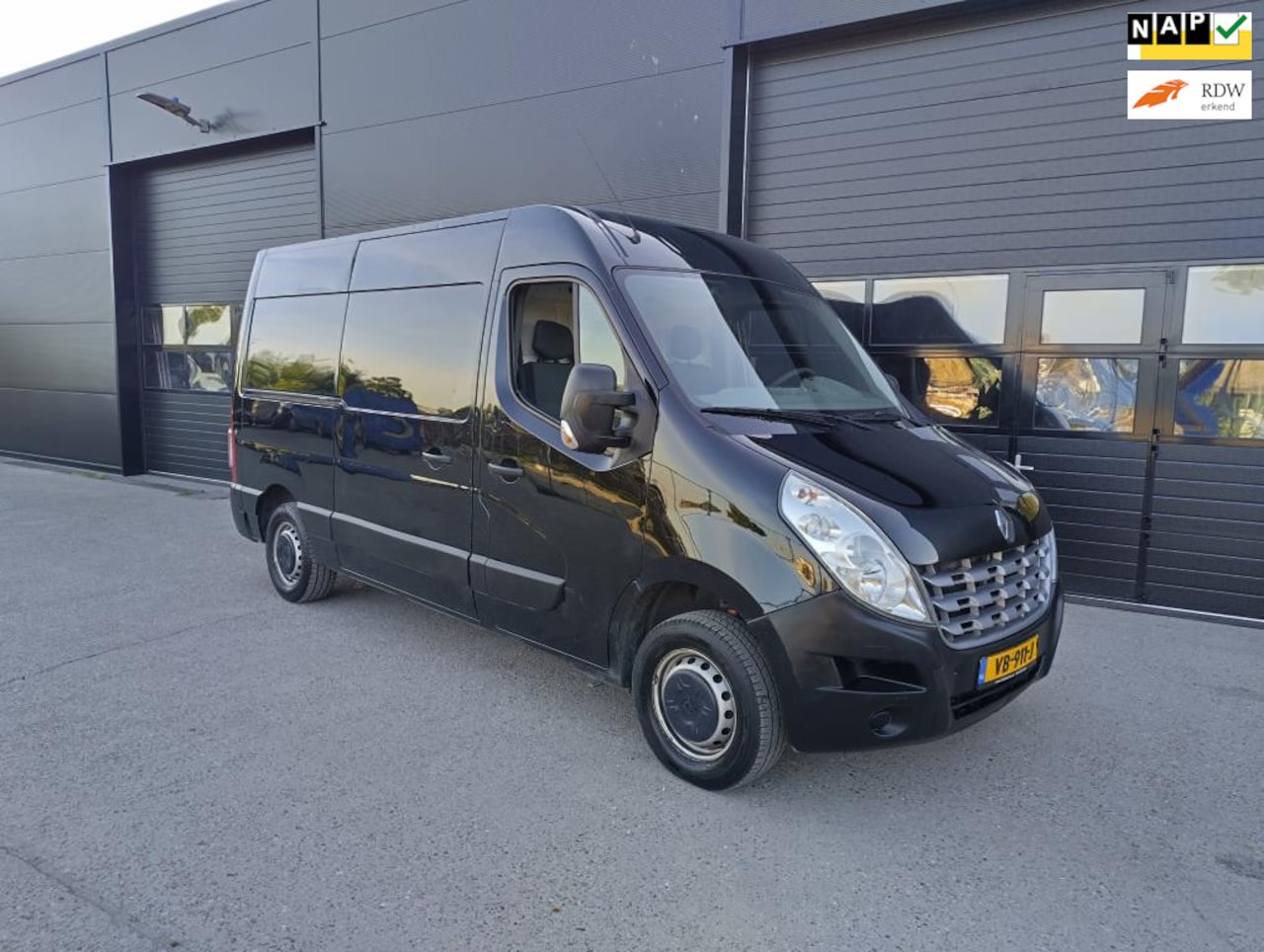 Renault Master - T35 2.3 dCi L2H3 Euro 5 Standkachel,Trekhaak - AutoWereld.nl