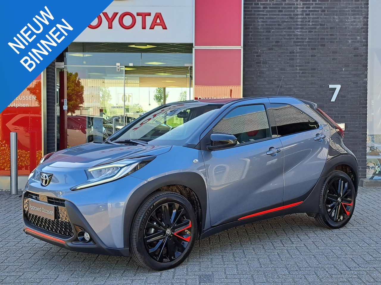 Toyota Aygo X - 1.0 VVT-i S-CVT Undercover STOELVERWARMING RODE ACCENTEN STOELEN - AutoWereld.nl