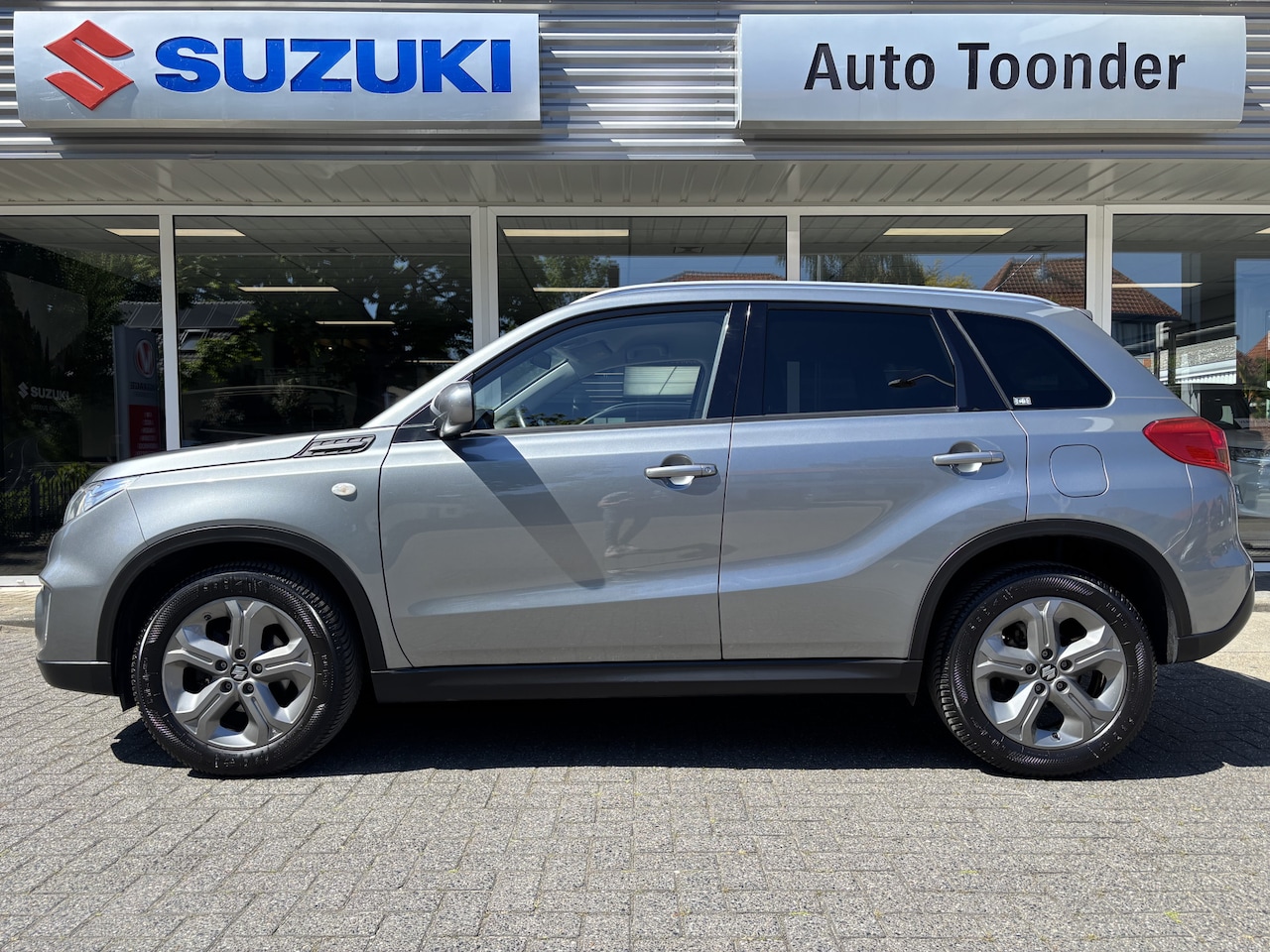 Suzuki Vitara - Automaat 1.6 Exclusive/Trekhaak - AutoWereld.nl