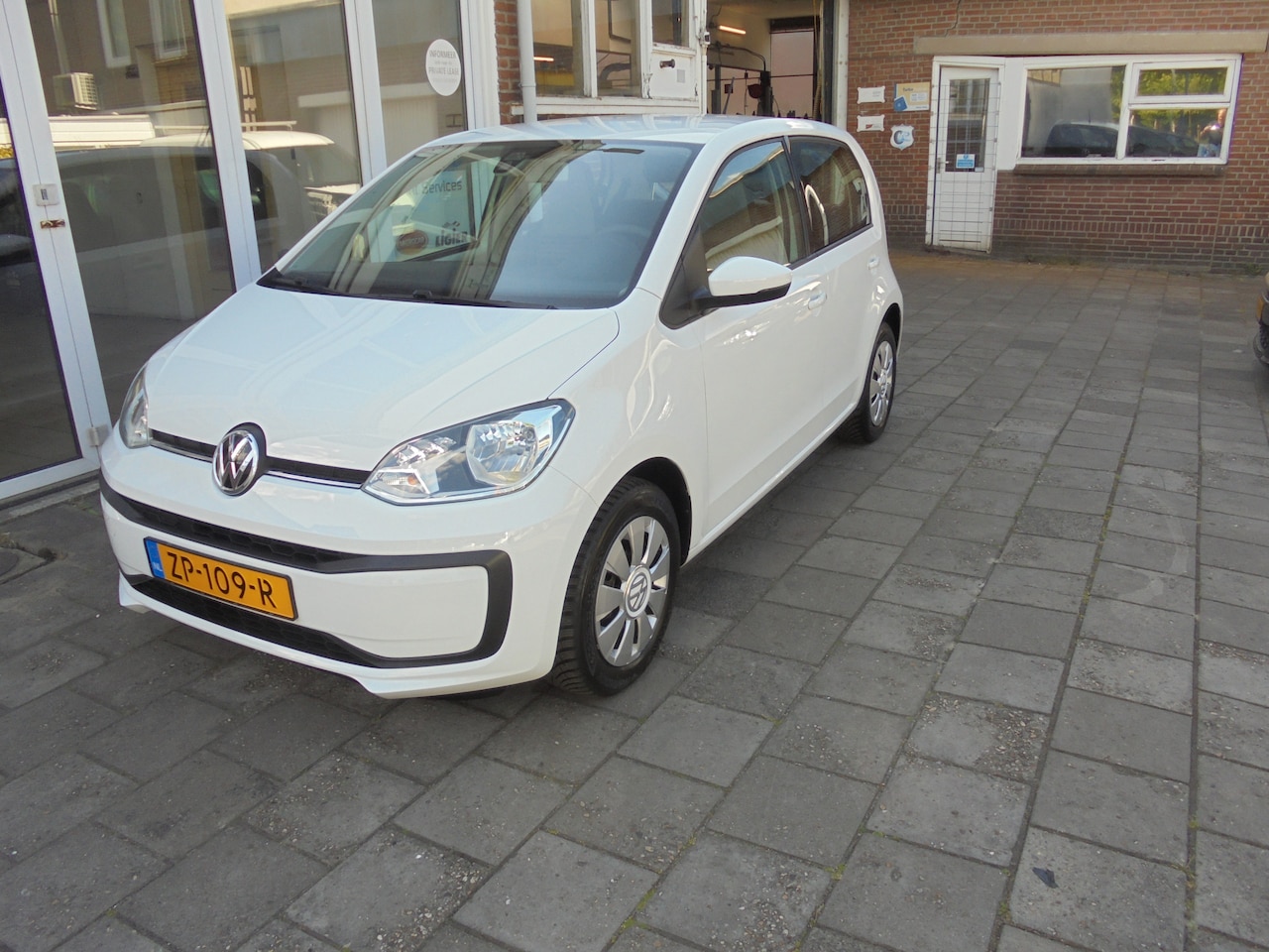 Volkswagen Up! - 1.0 BMT move up! Start-Stop, Airco, Cruise Controle, Verkeerswaarschuwing, Brake Assitant, - AutoWereld.nl