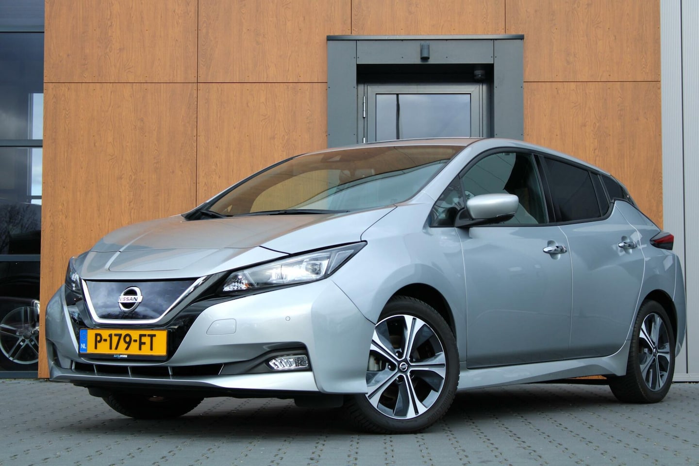 Nissan LEAF - N-Connecta 40 kWh | 360 Camera | Stoelverwarming - AutoWereld.nl