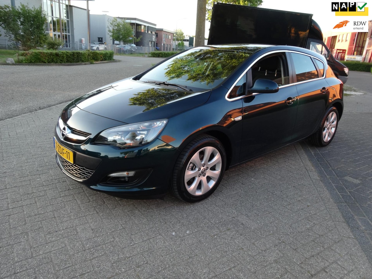 Opel Astra - 1.4 Turbo Blitz/Airco/Navi/Boekjes - AutoWereld.nl