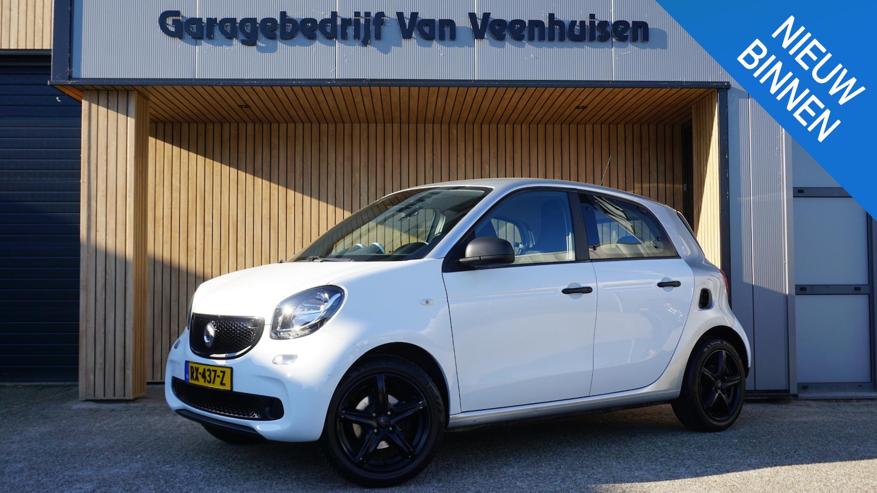 Smart Forfour - 1.0 71pk 5Drs Business Solution Airco LED Bluetooth 16inch LM 2-Tone lak *NL auto* 1e Eige - AutoWereld.nl