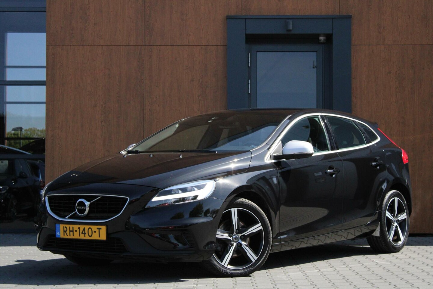 Volvo V40 - 2.0 T4 Business Sport | Camera | Stoelverwarming - AutoWereld.nl