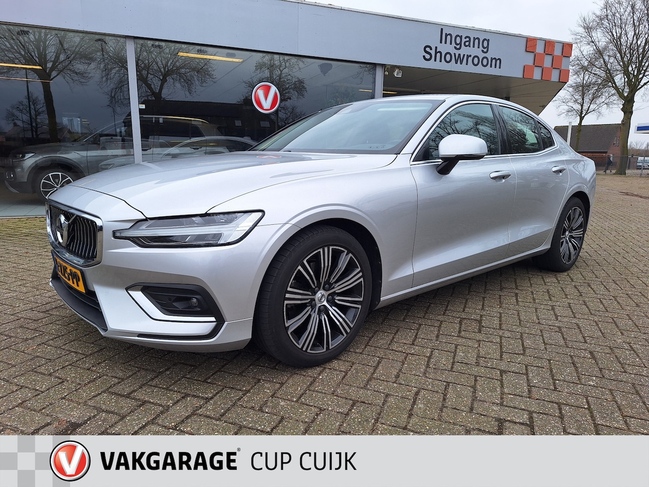 Volvo S60 - 2.0 B3 Inscription AUTOMAAT - NAVI- CAMERA-LEER-STOEL EN STUUR VERWARMING - AutoWereld.nl