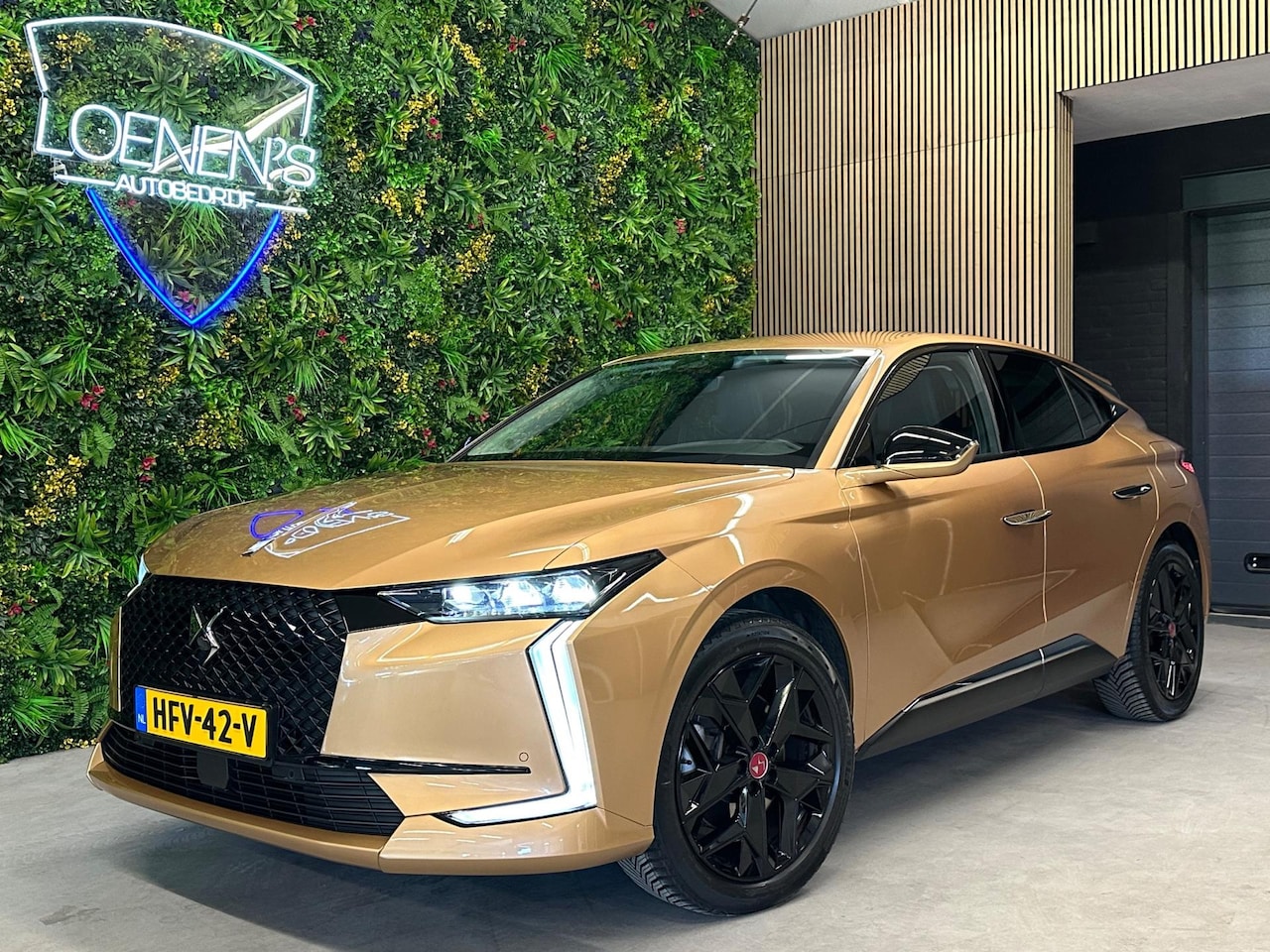DS 4 - E-Tense Trocadero Cross / CarPlay / Camera / Cruise - AutoWereld.nl