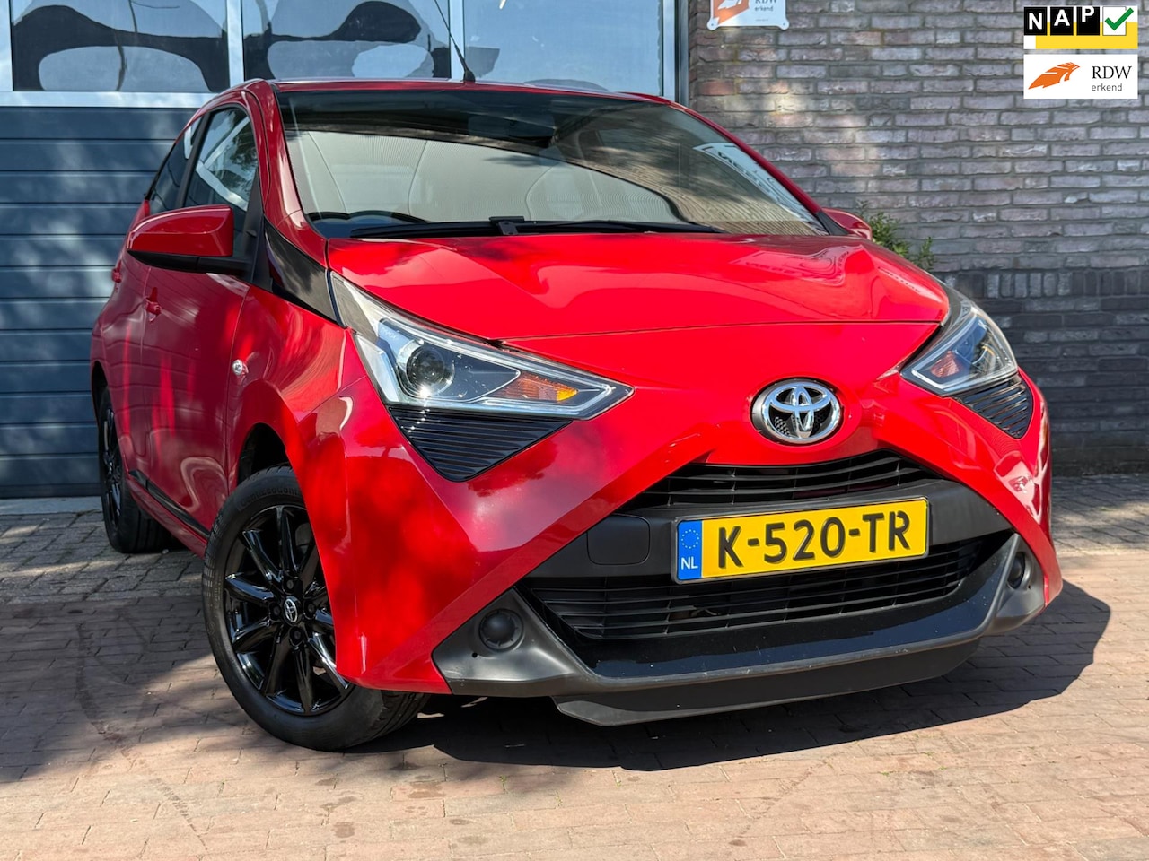 Toyota Aygo - 1.0 VVT-i x-play 5-Drs|Airco - AutoWereld.nl