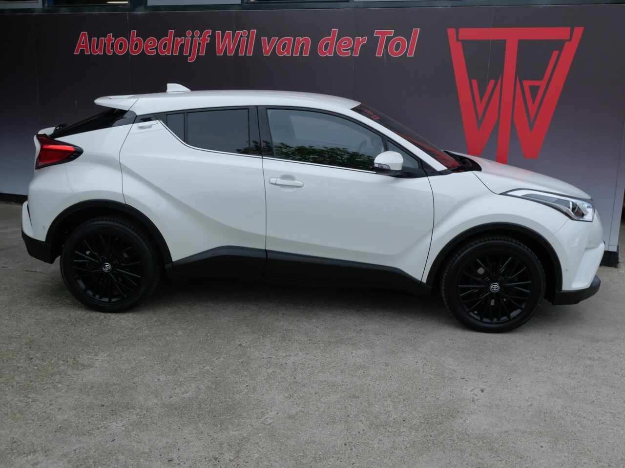 Toyota C-HR - 1.2 EXECUTIVE AUTOMAAT | NAVIGATIE | CAMERA | A.C.C. | NL-AUTO!! - AutoWereld.nl