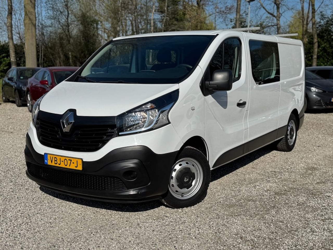 Renault Trafic - 1.6 dCi 125pk L2 Dubcabine 5-p airco,navigatie,pdc,cruise,trekhaak - AutoWereld.nl