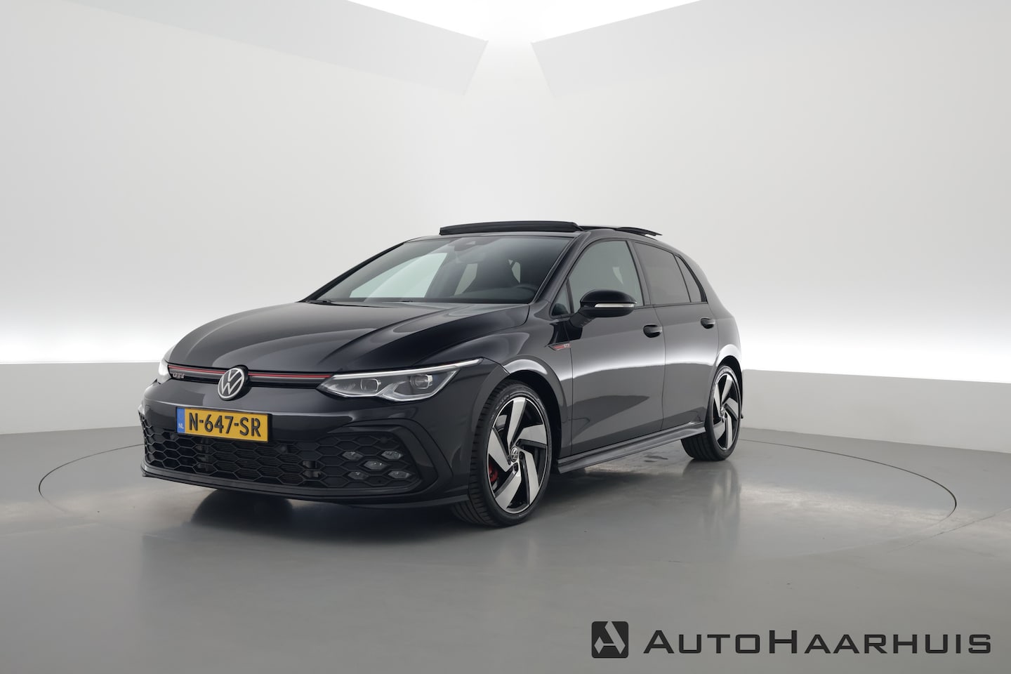 Volkswagen Golf - 2.0 TSI GTI | Pano | Camera | Stoel-Stuurverw. | IQ. Light | Apple CarPlay | - AutoWereld.nl