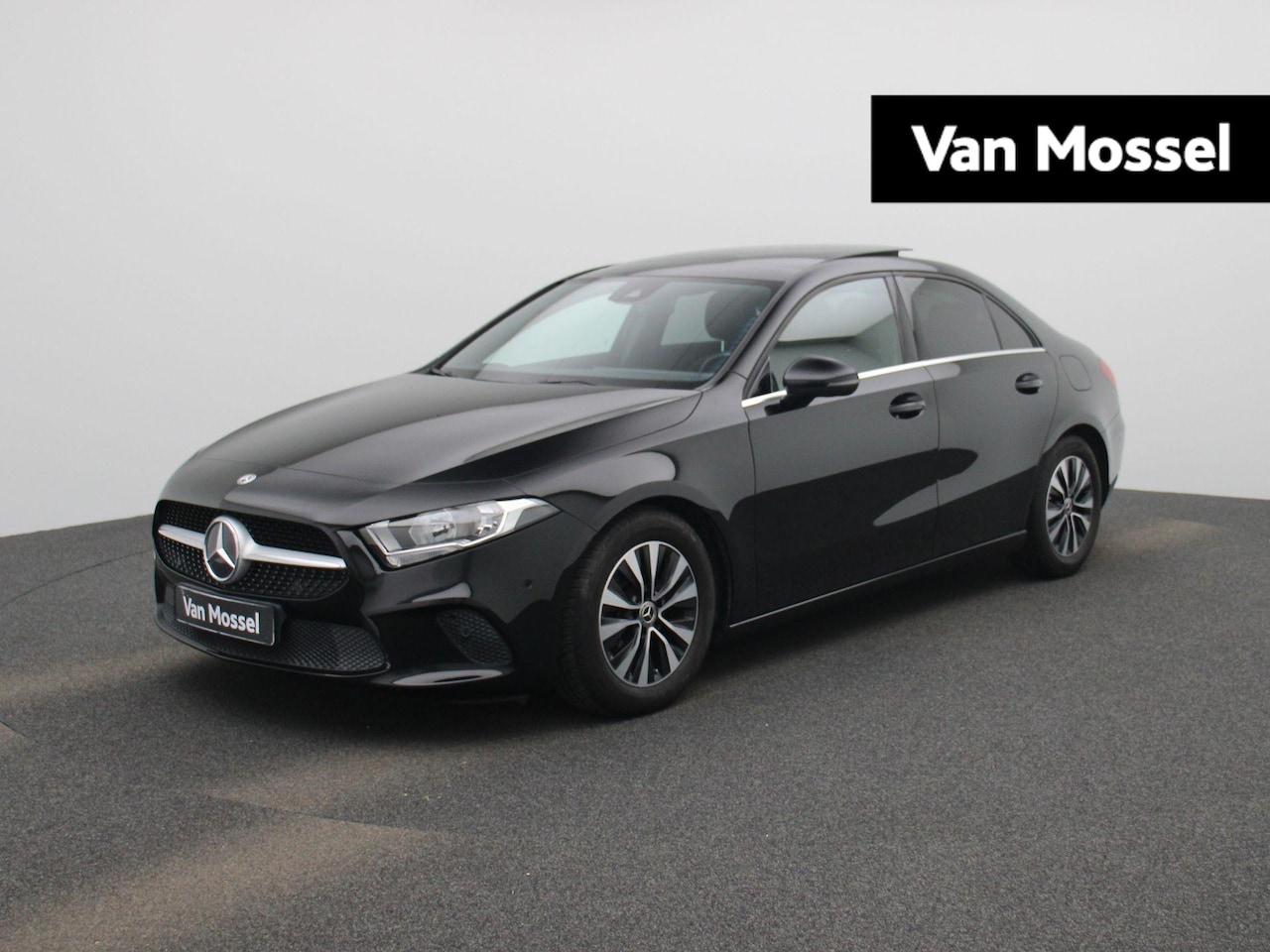 Mercedes-Benz A-klasse - Limousine A 180 Business Solution PANORAMADAK | WIDESCREEN | SPORTSTOELEN | NAVIGATIE | RA - AutoWereld.nl