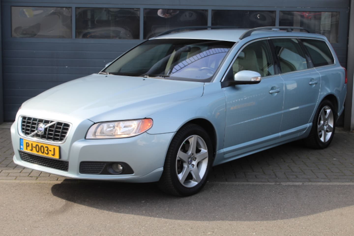 Volvo V70 - 3.2 Automaat Youngtimer! Leder, Climatecontrol, Cruise contr.,PDC, Stoelventilatie, LM Vel - AutoWereld.nl