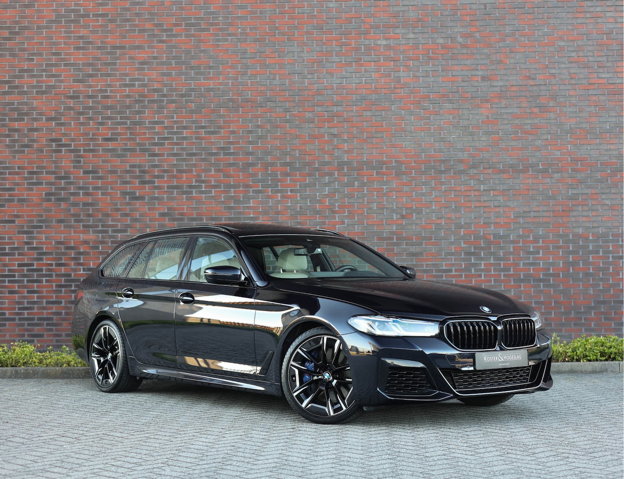 BMW 5-serie Touring - 540i xDrive *Msport*Laser*Pano*Ivory* - AutoWereld.nl