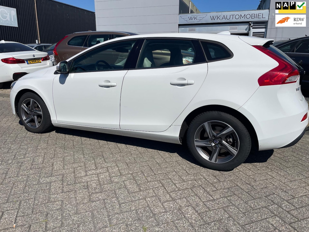 Volvo V40 - 1.6 D2 Kinetic 1.6 D2 Kinetic,NAP,Garantie - AutoWereld.nl
