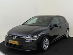 Volkswagen Golf - 1.0 eTSI Life Business | Parkeerassistent| Achteruitrijcamera | Navigatie | Stoel- en stuu