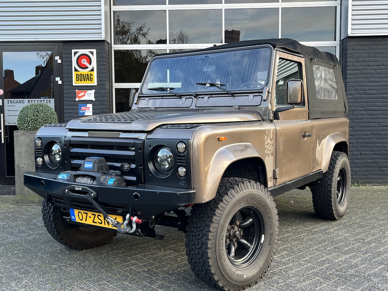 Land Rover Defender 90 - 3.5 V8 Cabriolet LEER, SPORTSTOELEN, VOLLEDIGE RESTAURATIE - AutoWereld.nl
