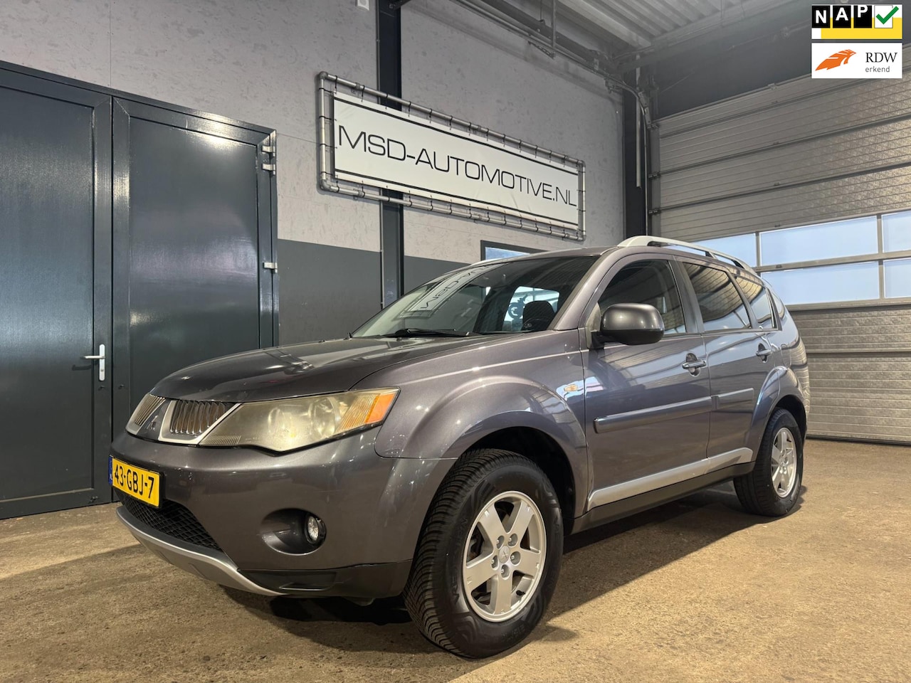 Mitsubishi Outlander - 2.4 Intro Edition 2WD Trekhaak Airco NAP - AutoWereld.nl