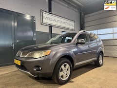 Mitsubishi Outlander - 2.4 Intro Edition 2WD Trekhaak Airco NAP