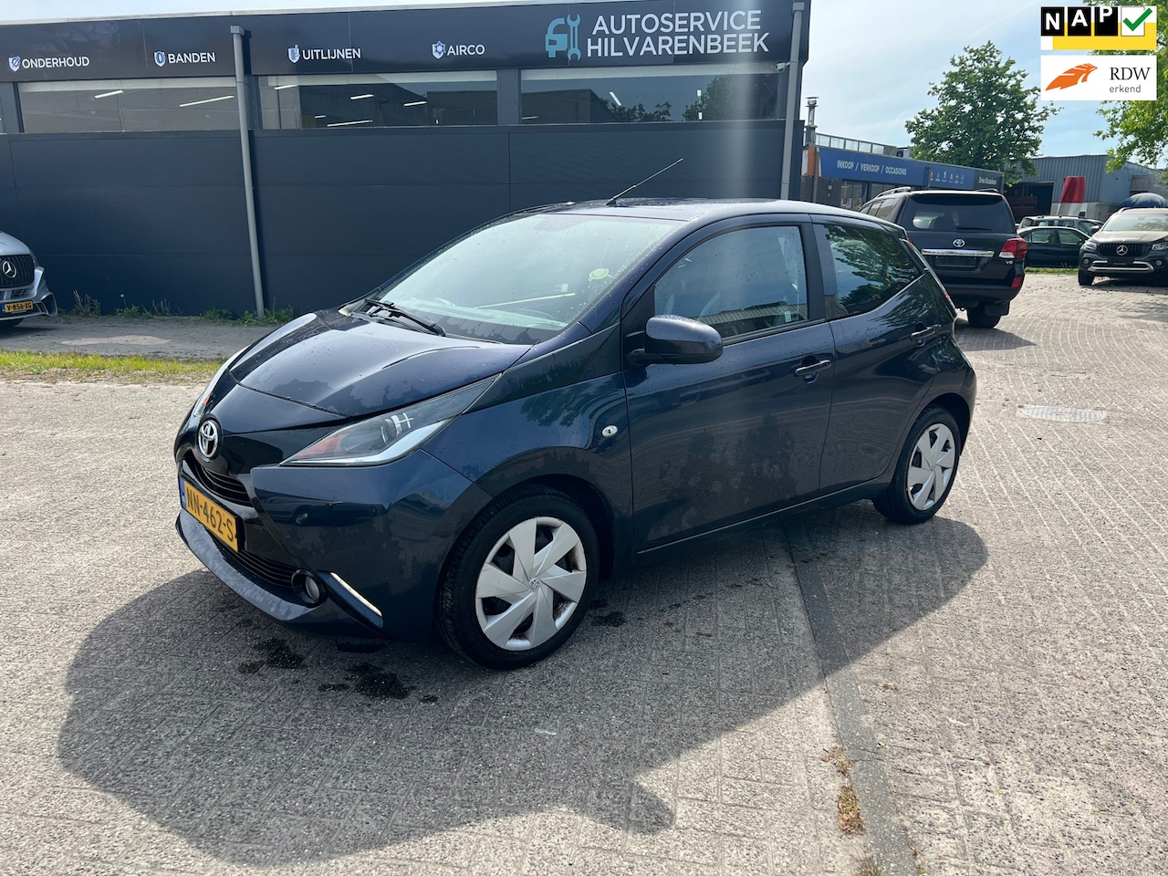Toyota Aygo - 1.0 VVT-i x-play Navigatie/cruise/achteruitcamera - AutoWereld.nl