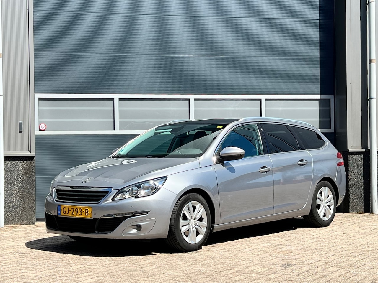 Peugeot 308 SW - 1.6 BlueHDI Blue Lease Executive Pack bj.2015 Camera|Navi|Trekhaak|Nap. - AutoWereld.nl