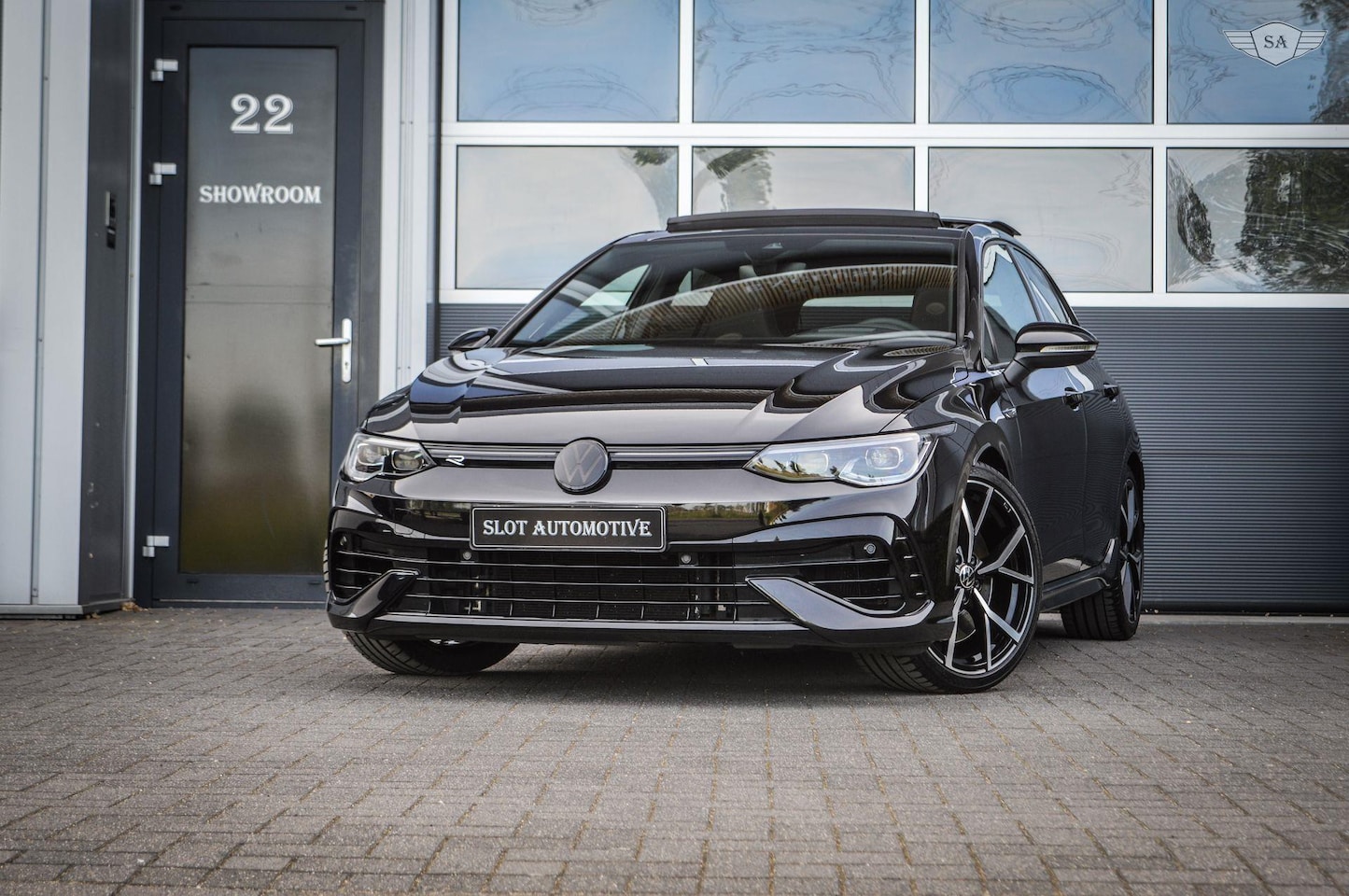 Volkswagen Golf - 2.0 TSI R 4Motion|FULL OPTIONS|PANO|H&K|MILLTEK - AutoWereld.nl