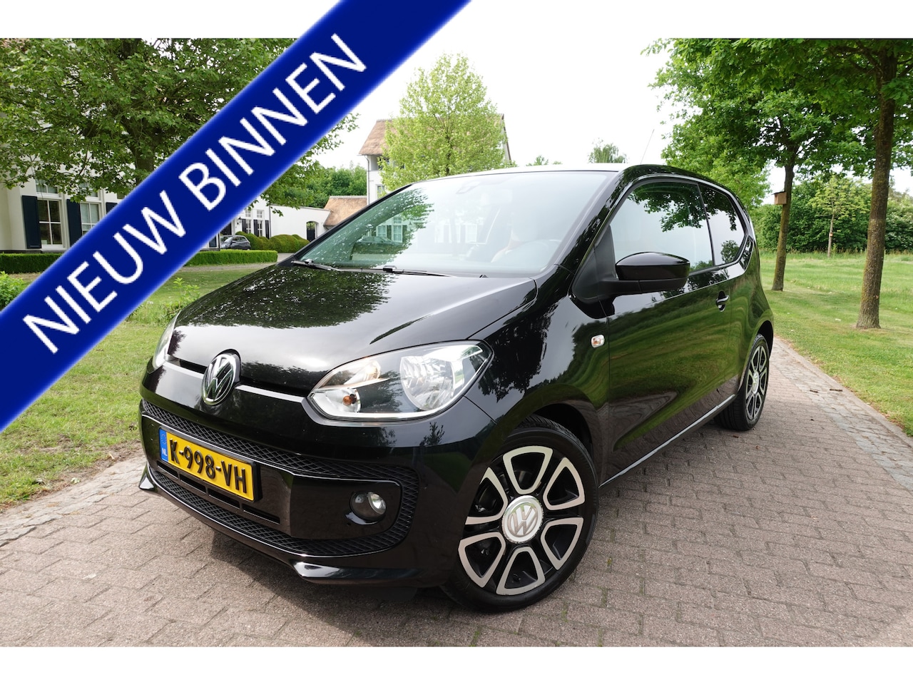Volkswagen Up! - 1.0 high up! | PDC | Cruise Control | Navigatie | Stoelverwarming | 16'' | - AutoWereld.nl