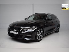 BMW 3-serie Touring - 320i M-SPORT ORG.NED / NAP / PANORAMADAK / NAPPA-LEER / 360 CAMERA / HARMAN-KARDON
