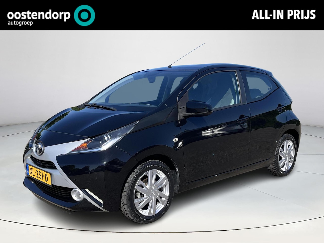 Toyota Aygo - 1.0 VVT-i x-play | 5 deurs | Licht metalen velgen | Airconditioning | Parkeercamera | - AutoWereld.nl