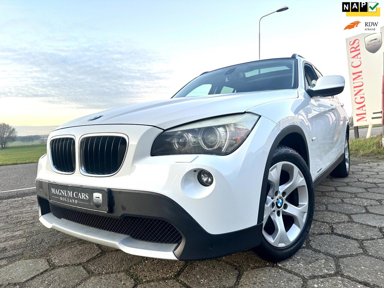 BMW X1 - SDrive18i Executive XENON OPENDAK PANORAMADAK NAVI SCHERM / VELGEN - AutoWereld.nl