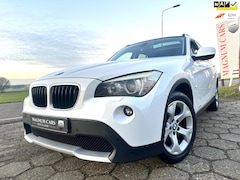BMW X1 - SDrive18i Executive XENON OPENDAK PANORAMADAK NAVI SCHERM / VELGEN