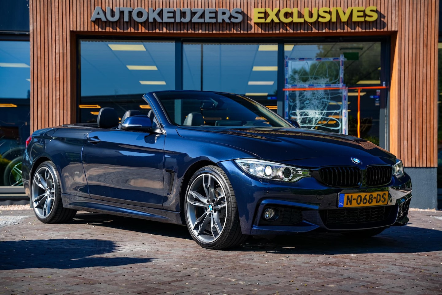 BMW 4-serie Cabrio - 428i Essential M Pakket Sportstoelen Leer Memory Navi Xenon Keyless 19”LM - AutoWereld.nl