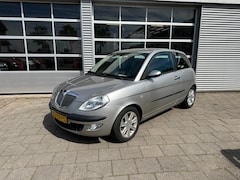Lancia Y(psilon) - Ypsilon 1.4-16V Platino DFN - Automaat - Airco - Cruise Control - Bose Soundsystem