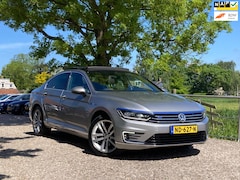 Volkswagen Passat - 1.4 TSI GTE Connected Series Plus | Pano + ACC + Stoel verw. + Clima Nu € 11.975,