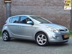 Hyundai i20 - 1.2i DynamicVersion, Airco, Afn. Trekhaak, Lichtmetalen Velgen, Lage KM stand