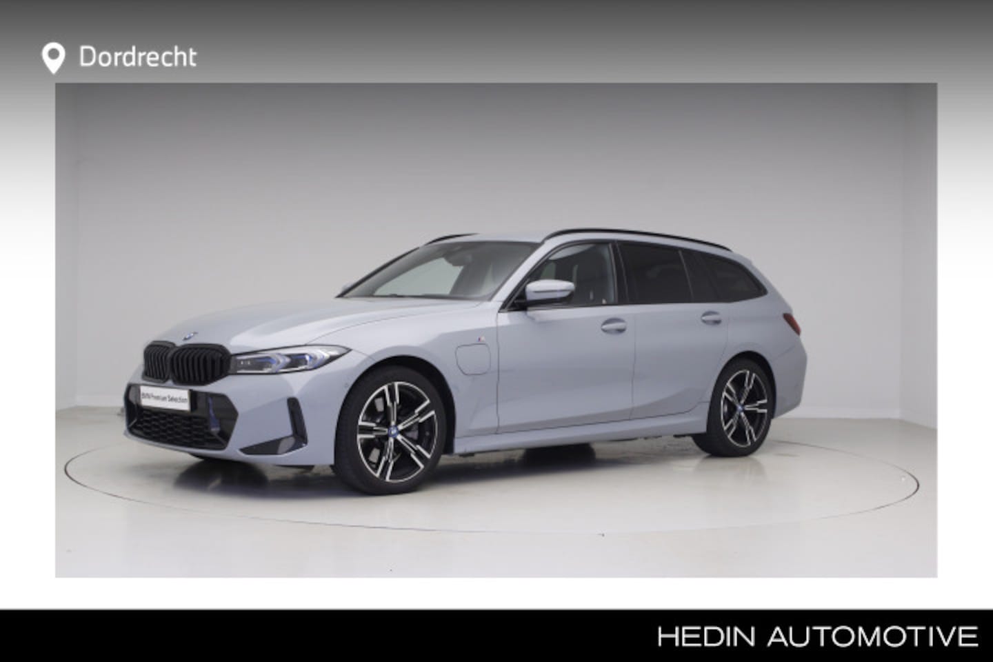 BMW 3-serie Touring - 330e M-Sport | Elec. verstelbare stoelen | Leder | Curved Display | Camera - AutoWereld.nl