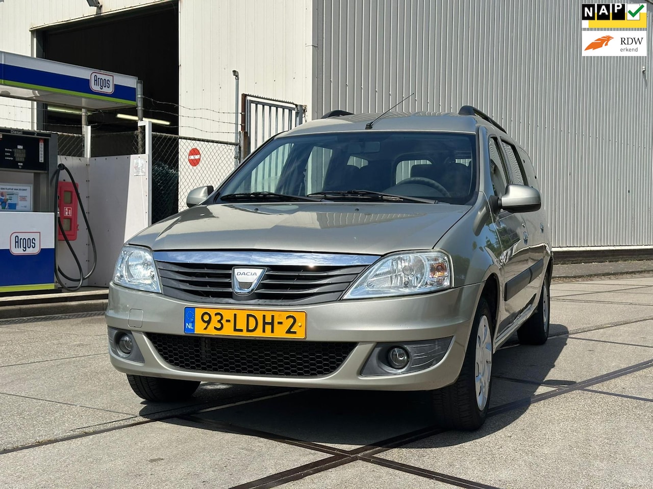 Dacia Logan MCV - 1.6-16V Lauréate 7pers. 1e. Eig. 37.500km NAP - AutoWereld.nl