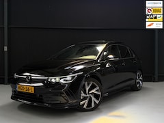 Volkswagen Golf - 8 1.5 eTSI R-Line Pano IQ DSG