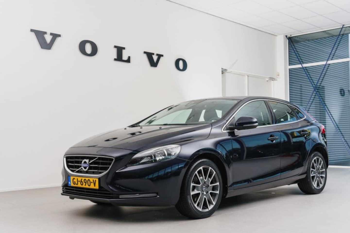 Volvo V40 - T2 Momentum, Business Pack Connect - AutoWereld.nl