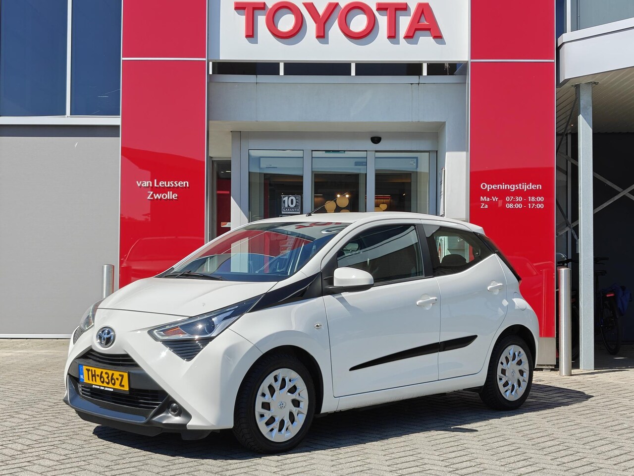 Toyota Aygo - 1.0 VVT-i x-play ACHTERCAM BLUETOOTH APPLE/ANDROID CLIMA CRUISE NL-AUTO - AutoWereld.nl