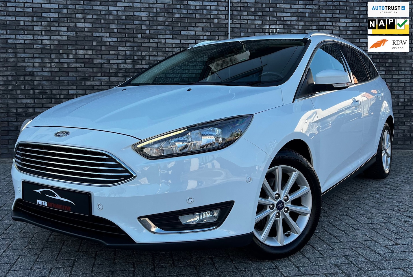 Ford Focus Wagon - 1.0 Titanium NWE DISTRIBUTIE|Apple Carplay|360* PDC|Keyless entry|Privacy-Glass - AutoWereld.nl