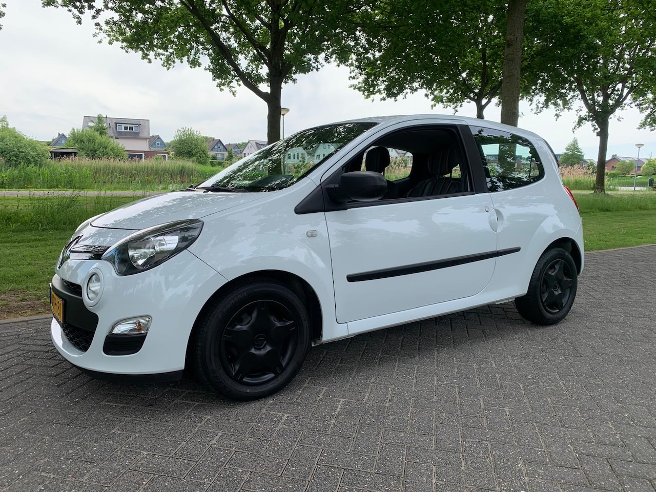 Renault Twingo - 1.2 16V Parisienne 1.2 16V Parisienne - AutoWereld.nl