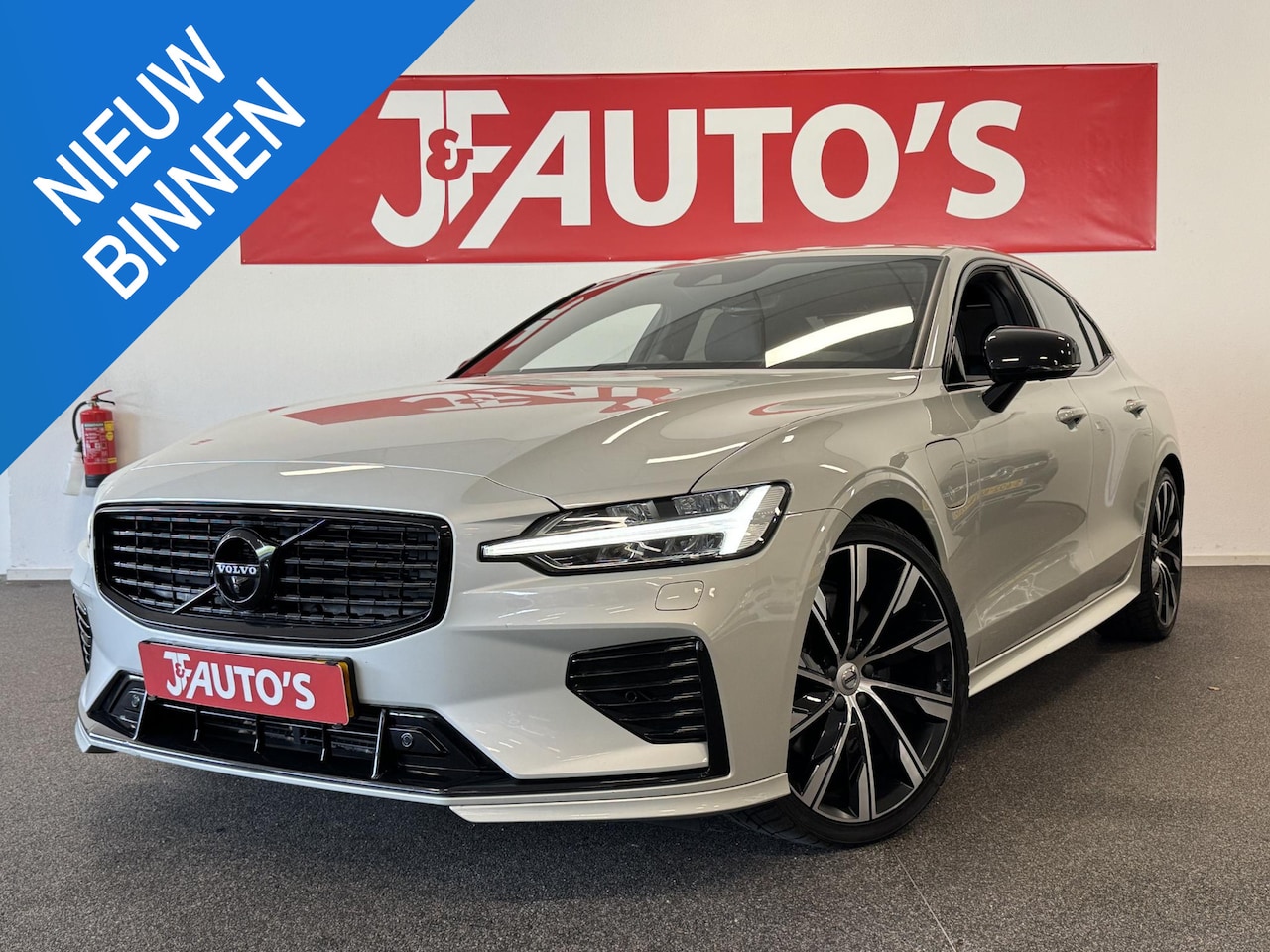 Volvo S60 - 2.0 Recharge T6 AWD R-Design NAVIGATIE/CAMERA, PANORAMA, LEER, - AutoWereld.nl