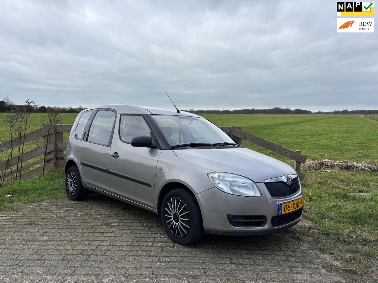 Skoda Roomster - 1.2 Style 1.2 Style, Airco, Trekhaak, APK 29-04-2026 - AutoWereld.nl